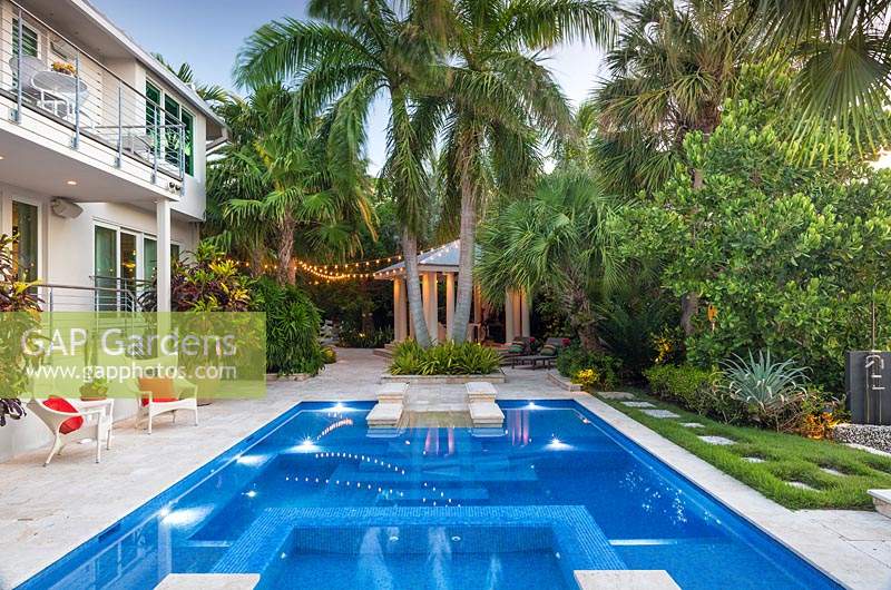 Piscine dans jardin tropical. La résidence Jones, Key West, Floride, USA. Conception de jardin par Craig Reynolds.