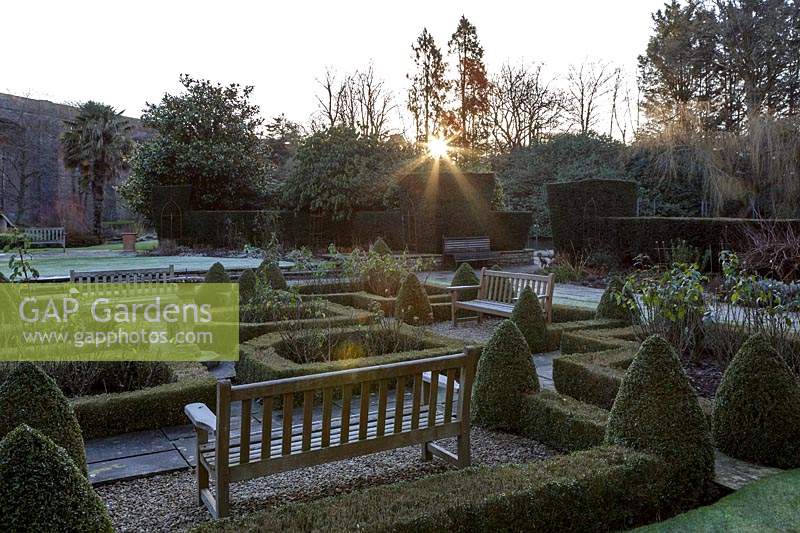 Le jardin Parterre à Kilver Court, Somerset, Royaume-Uni. Conçu par Roger Saul de Mulberry.