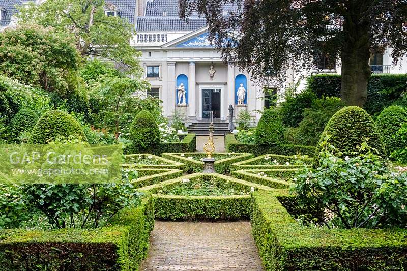 Le jardin à la française au Museum van Loon, Amsterdam, Pays-Bas