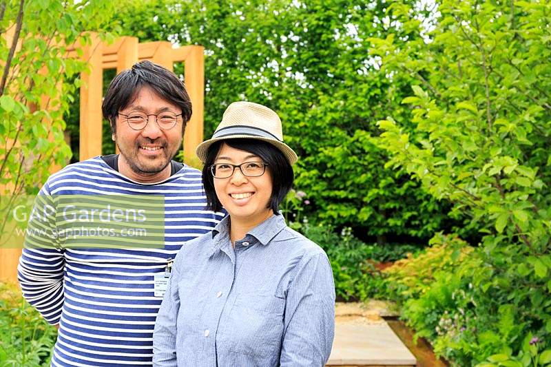 Kampo no Niw - Jardin de médecine. Designers Kazuto Kashiwakura et Miki Sato dans le jardin - Sponsor: Kampo No Niwa