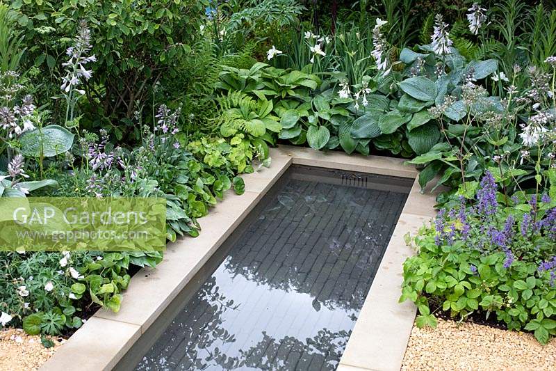 'The Wedgwood Garden 'au RHS Chatsworth Flower Show, marquant le 260e anniversaire de Wedgwood - inspiré par la vision de John Wedgwood, le fondateur de la RHS de créer un' espace chaleureux et aimable '.