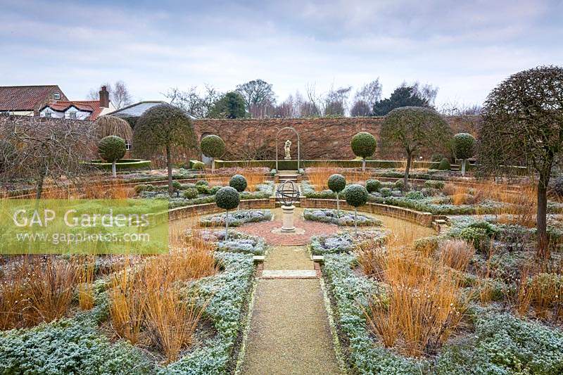 Le jardin englouti à Littlethorpe Manor, Yorkshire, UK. Conçu par Eddie Harland.