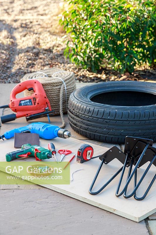 Outils et matériaux nécessaires pour fabriquer une table de pneu en corde de patio extérieur