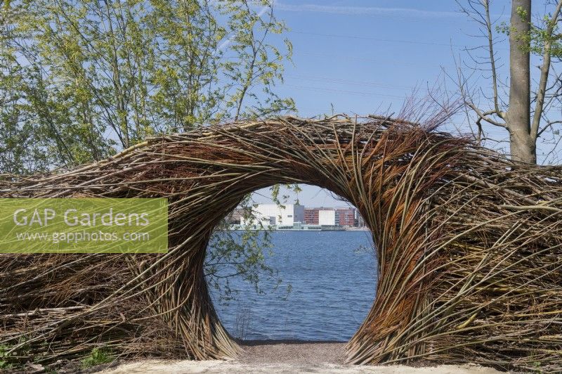 Almere Pays-Bas 19 avril 2022Floriade Expo 2022. Un festival et une exposition de jardin botanique décennal, cette année qui se déroule à Almere, Flevoland. Oeuvre de Will Beckers alias The Willowman sur la péninsule d'Utopia.