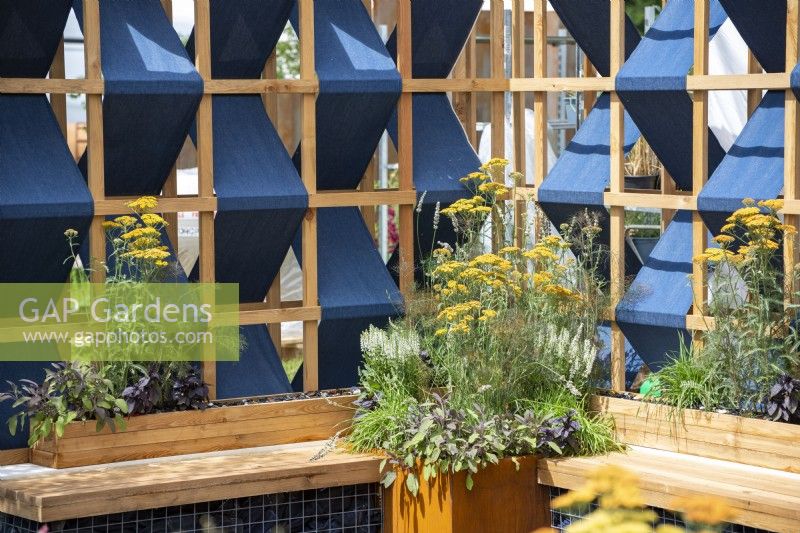 Le jardin de l'empreinte de la mode, RHS Hampton Court Palace Garden Festival 2021