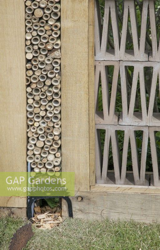 Maison de hérisson et hôtel d'insectes dans le jardin de la cuillère en bois au RHS Hampton Court Palace Garden Festival 2022
