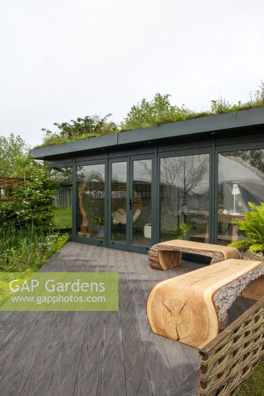 Bureau à domicile avec toit vert - The Hide Garden, RHS Malvern Spring Festival 2022