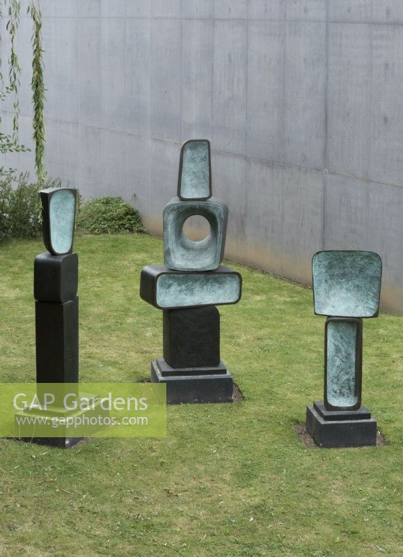 Trio de sculptures de jardin