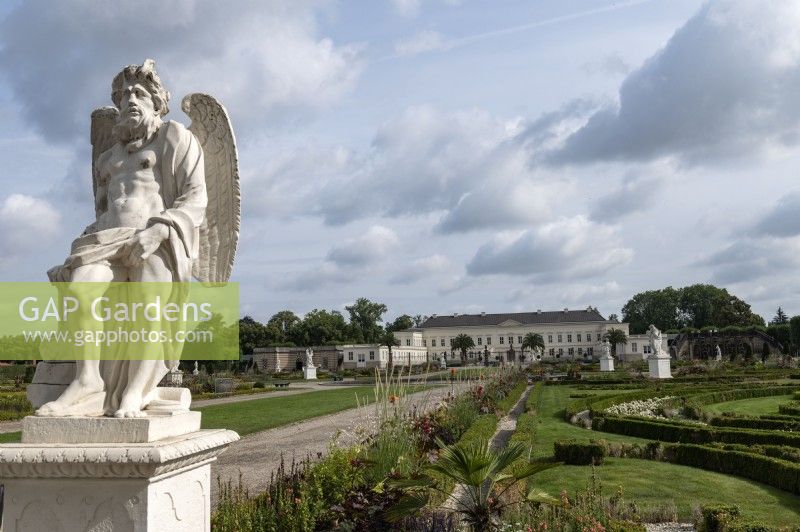 Hanovre Allemagne Jardins royaux de Herrenhausen. Statues dans les jardins baroques du Grosser garten.