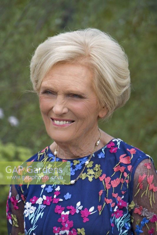 Mary Berry, célèbre pâtissière et juge de la série télévisée « Celebrity Bake Off » au RHS Chelsea Flower Show 