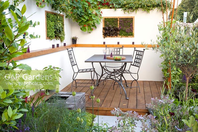 Terrasse avec légumes et fines herbes 
