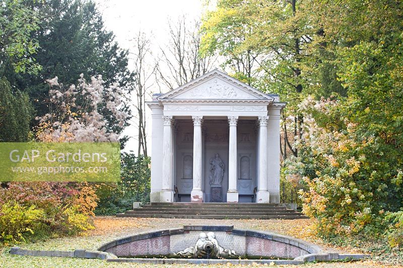 Le temple de Minerve dans les jardins du château de Schwetzingen 