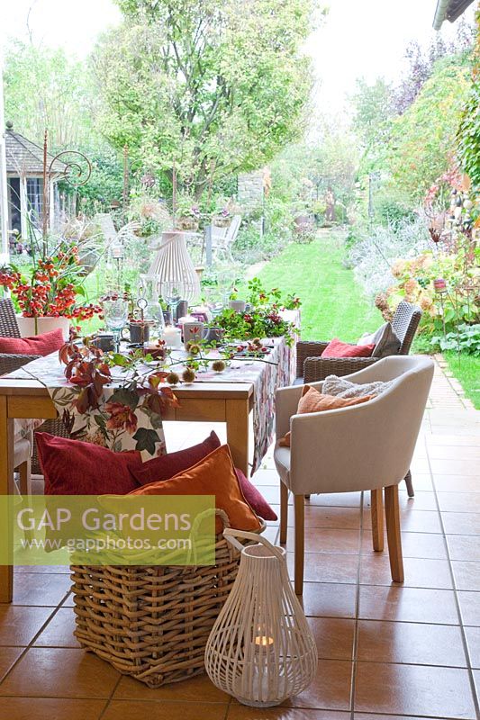 Mettre la table avec vue sur le jardin 