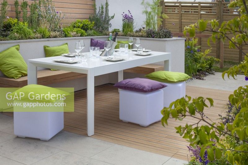 Vie en plein air dans le jardin « Sociabilité » au BBC Gardener's World Live 2015, juin 