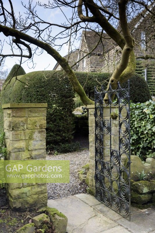 Porte à York Gate Garden en février 