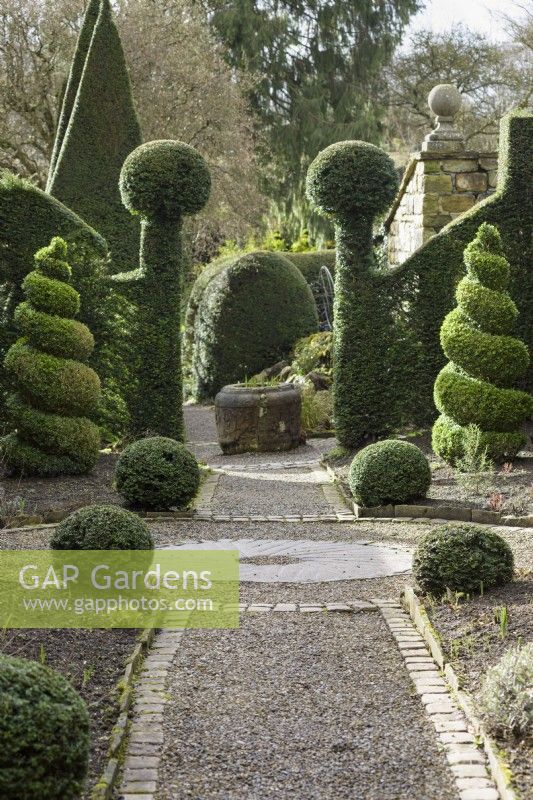 Le jardin d'herbes aromatiques du York Gate Garden en février 