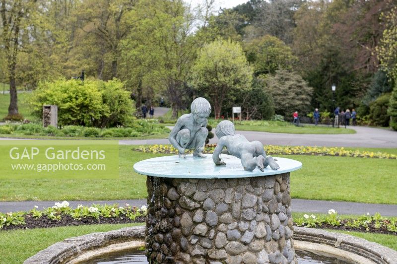 Valley Gardens Harrogate Yorkshire Angleterre Royaume-Uni. Vues générales. Jeu d'eau pour enfants. 