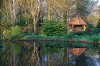 Maison d'été par étang à Foggy Bottom, Bressingham Gardens Norfolk
