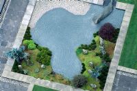 Le nageur, un paysage d'inspiration japonaise par Tony Heywood de Conceptual Gardens au Water Gardens, Londres