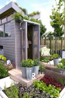 Remise avec toit en thym et panneaux solaires - Le jardin de trois r ' s, jardiniers 'World Live 2008