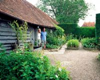 Fergus Garrett, jardinier en chef de Great Dixter et Kathleen Leighton, directrice de pépinière - Great Dixter Nursery, East Sussex