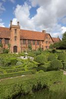 Le vieux palais Tudor et Knot Garden - Hatfield House, Hertfordshire