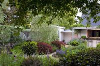 Vue de la maison et des parterres de fleurs herbacées - Breedenbroek, Nouvelle-Zélande