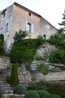 Jardin en terrasses abruptes - Jardin de la Louve, Provence, France
