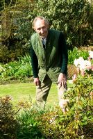 M. Kenneth Potts, créateur du jardin à Chiffchaffs, nr Bourton, Dorset, UK