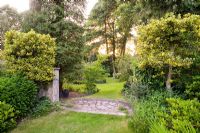 Sentier reliant le jardin principal au jardin du bas - Greenways garden, Cheshire