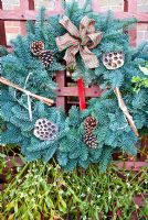 Couronne d'épinette bleue et feuillage de Noël à vendre