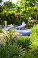 Jardin de style méditerranéen avec aloès, romarin et agrumes - 'Un jardin de Monaco', RHS Chelsea Flower Show 2011