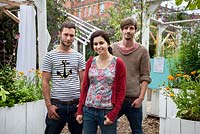 De gauche à droite - Thomas Kendall, Heather Ring et Jarred Henderson - Urban Physic Garden, Londres