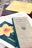 Sélection de vieux livres utilisés pour identifier les variétés de Narcisse