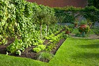 Un superbe jardin avec cuisine qui fournit non seulement aux propriétaires des fruits et légumes réguliers mais aussi un excellent café en terrasse. Pashley Manor House and Gardens.