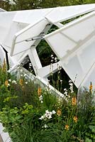 Jardin des capacités numériques - RHS Chelsea Flower Show 2013. Panneaux blancs exploités à l'aide de Twitter