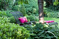 Chaise longue de jardin métallique avec oreillers