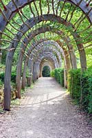 Tunnel en bois d'arches - Les jardins en surplomb de Marqueyssac, Périgord, France