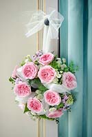 Roses roses dans un bouquet de mariée. Rose 'Miranda' une variété de rose fleur coupée de David Austin Roses
