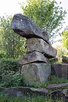 Le Jardin Laurent Perrier Chatsworth - blocs de pierre de grès géants