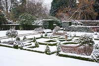 Le parterre de Kilver Court dans le Somerset, couvert de neige