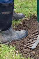 Tenez-vous en surface pour comprimer et compacter le sol