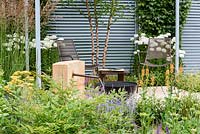 Jeu d'eau en chêne avec bol d'eau - Final5: Retreat Garden, RHS Hampton Court Palace Flower Show 2016, conçu par Martin Royer