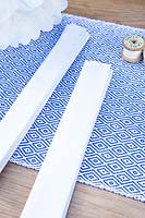 Faire un pompon en papier à partir de serviettes. 2 bandes finies de serviettes pliées
