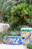 Le Jardin d'inspiration Viking Cruises - Citrus sinensis dans un pot en mosaïque - RHS Chelsea Flower Show 2017