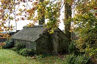 La maison d'ombrage et un hêtre - Bourton House Garden