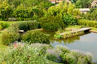 Jardin moderne avec lac - Beretta Kastner architetti. Monza. Italie