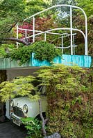 Senri-Sentei - Garage Garden au RHS Chelsea Flower Show 2016. Designer Kazuyuki Ishihara. Crédit obligatoire: © Rob Whitworth