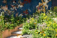 Le AkzoNobel Honeysuckle Blue (s) Garden au RHS Chelsea Flower Show 2016. Designers: Claudy Jongstra, Stefan Jaspers.