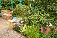 Les 500 ans de Covent Garden: le jardin de la Fondation Sir Simon Milton en partenariat avec le jardin Capco au RHS Chelsea Flower Show 2017. Sponsor: